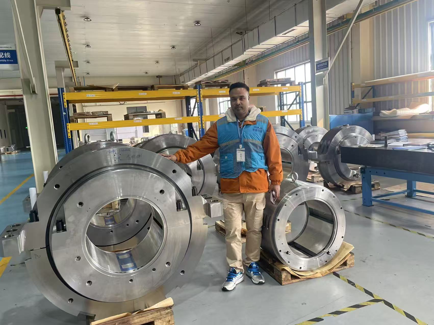 Large radial and thrust bearing assemblies at SUND factory during power plant procurement and export project